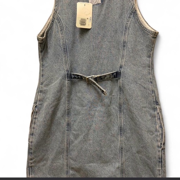 Levi's Light Blue Denim Shirt - Picture 2 of 9